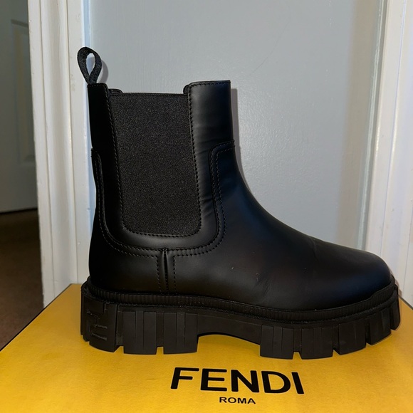 Leather Fendi Boots with FF logo on trim! - Picture 4 of 11